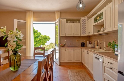 Pucisca Villa | Villa Castello di Pietra Brac with Heated Pool