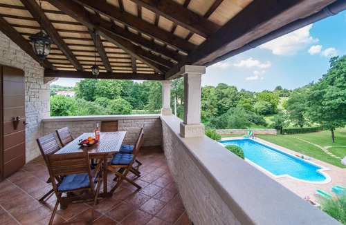Kringa Villa | Villa Catarina with Beautiful and Spacious Garden and Pool