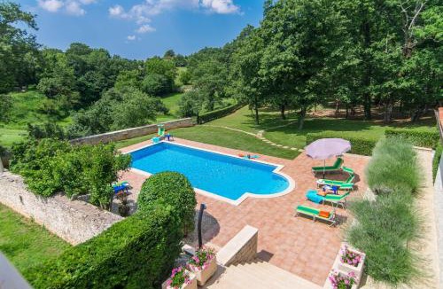 Kringa Villa | Villa Catarina with Beautiful and Spacious Garden and Pool