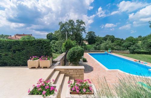 Kringa Villa | Villa Catarina with Beautiful and Spacious Garden and Pool