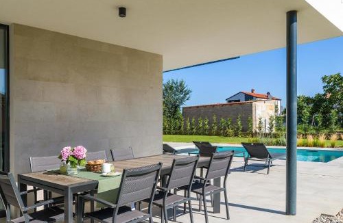Valbandon Villa | Villa Celi Private Heated Pool & Jacuzzi 4BR Near Fažana & Brijuni