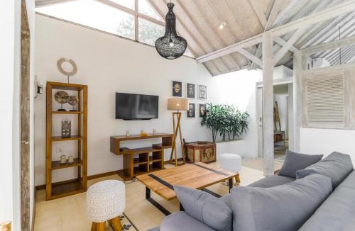 Cemagi Villa | Villa Cemacase - Stylish 2BR Villa with Spacious Private Pool & Pool Table in Seseh