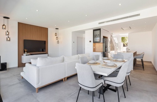 Santiago de la Ribera Villa | Villa 'Chalet Con Piscina En San Javier' with Private Pool, Wi-Fi and Air Conditioning