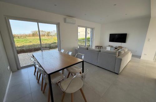 Salles sur Mer Apartment | Villa Champs et Mer