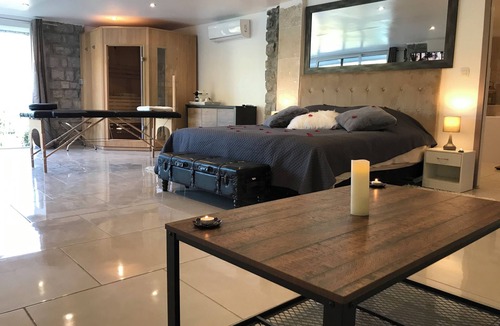 Massoins Bed & Breakfast | Villa Charlène Chambre Charlène