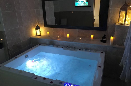 Massoins Bed & Breakfast | Villa Charlène Chambre Charlène