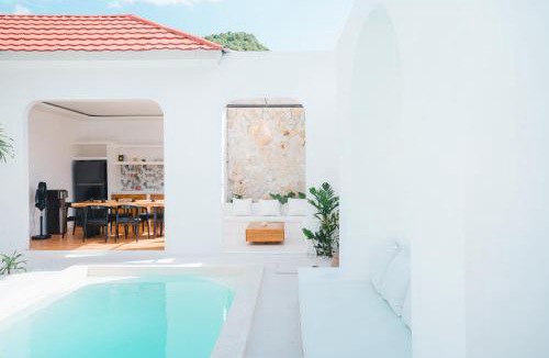 Praya Barat Villa | Villa Charlotte Lancing