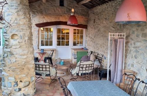 Lussan Villa | Villa charmante à Lussan avec piscine privée et jardin closa