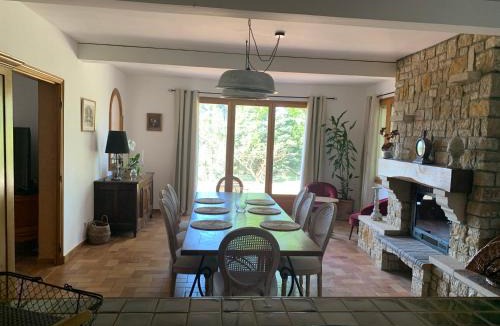 Loriol-du-Comtat Villa | Villa CHATEAU SAINTE BARBE