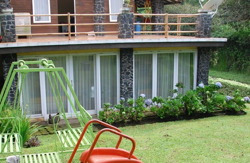 Parongpong Villa | Villa ChavaMinerva Istana Bunga-Lembang