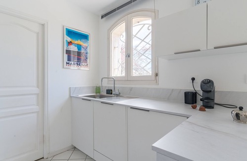 Manosque Villa | Villa 'Chez Dominique' with Private Pool, Private Terrace and Wi-Fi