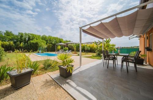 Musalez Villa | Villa Chiara with Private Pool and garden
