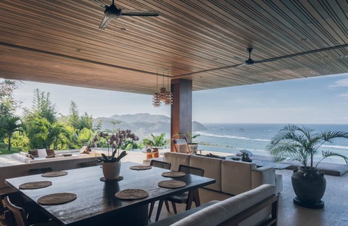 Praya Barat Villa | Villa Chibo at Tampah Hills