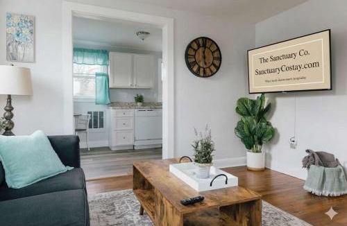 Bristol Apartment | Villa Chic near Downtown Bristol King Bed