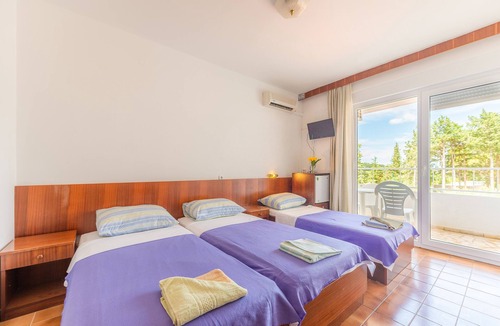 Zrce Villa | Villa Christina for up to 22 people - with pool, max. capacity 30 people
