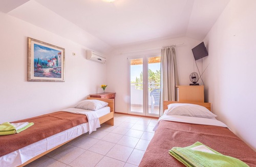 Zrce Villa | Villa Christina for up to 22 people - with pool, max. capacity 30 people