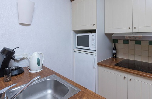 Moliets-et-Maa Villa | Villa 'Christine' with Shared Pool, Shared Garden, and Balcony