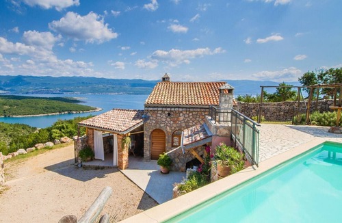 Risika Villa | Villa Cima - ThreeBedRoom Villa with Pool