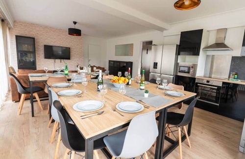 Cholet House | Villa City Garden 12 pers - Garden & WIFI