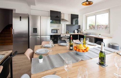 Cholet House | Villa City Garden - 15 pers Group-Garden & BBQ