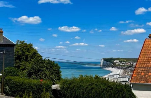 Le Treport House | Villa "clair de Falaises" Sea view with sauna, jacuzzi, and garden