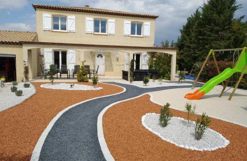 Canet Villa | villa classée 4 étoiles avec piscine et boulodrome