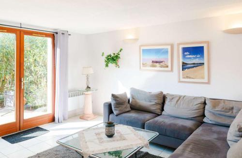 Les Ayguades Villa | Villa climatisée 3 pièces pour 4 pers., avec WIFI, parking et piscine - Proche plage - FR-1-409-93