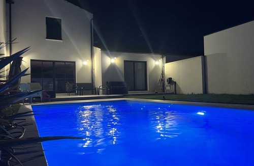 Angoulins Villa | Villa Climatiséeavec Piscine Chauffee, Proche mer