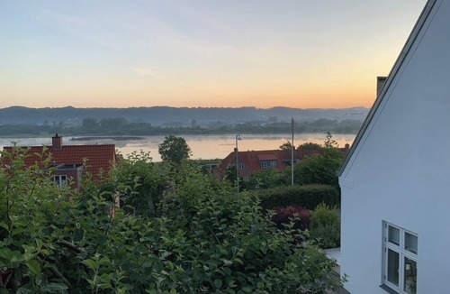Vejle House | Villa close to town, forest and lake - with outdoor sauna option