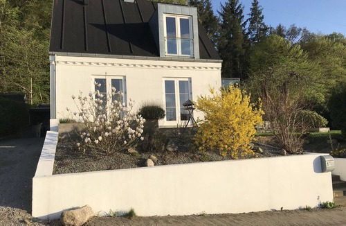 Vejle House | Villa close to town, forest and lake - with outdoor sauna option