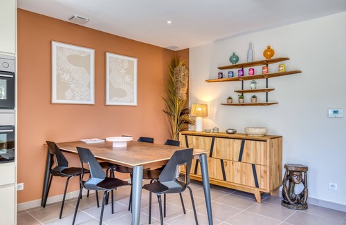 Mauguio Villa | Villa Cocoon Montpellier and Beach with Private Pool, Wi-Fi and Air Conditioning