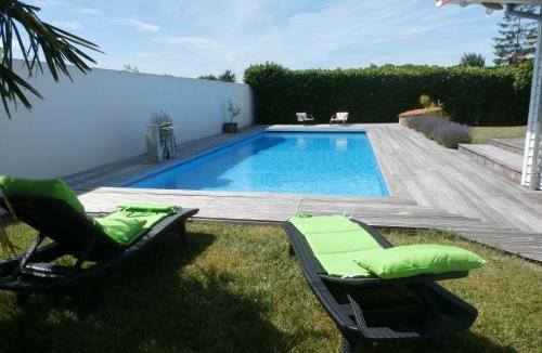 Mortagne-sur-Sevre Bed & Breakfast | Villa Coloniale
