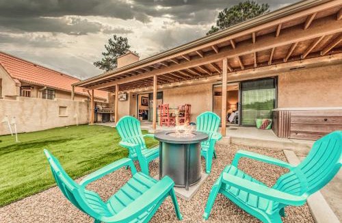 Ruidoso House | 'Villa Con Vista' w/Putting Green & Hot Tub!