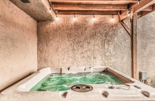 Ruidoso House | 'Villa Con Vista' w/Putting Green & Hot Tub!