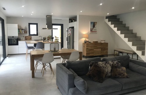 Saint-Gely-du-Fesc House | Villa Contemporaine en Plein Centre