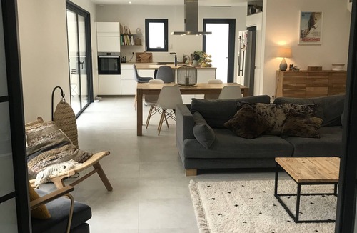 Saint-Gely-du-Fesc House | Villa Contemporaine en Plein Centre