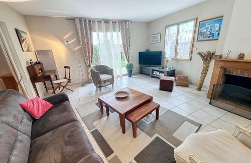 Saint-Pair-sur-Mer House | Villa contemporaine: terrasse, jardin clos, 4 chambres, proche mer et attractions - FR-1-361-74