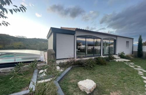 Banne Villa | Villa contemporaine avec piscine et spa