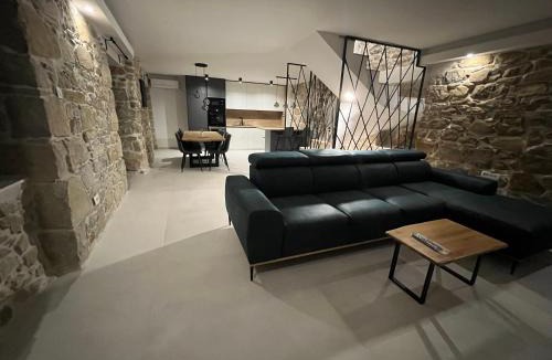 Mundanije Villa | Villa Copun with heated pool