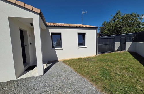 Saint-Jean-de-Monts Villa | Villa Corail: Modern & Private Pool!