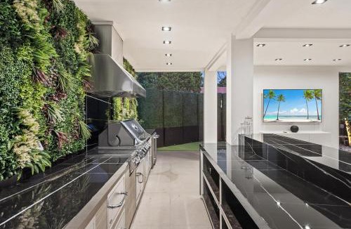 Olympia Heights Villa | Villa Coral Wave