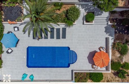 Arnella Villa | Villa Corasol by Abahana Villas