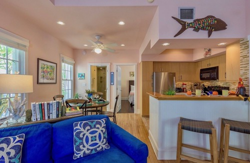 Old Town House | *VILLA CUBANA @ OLD TOWN* Comfy Cottage Near Duval + LAST KEY SERVICES.