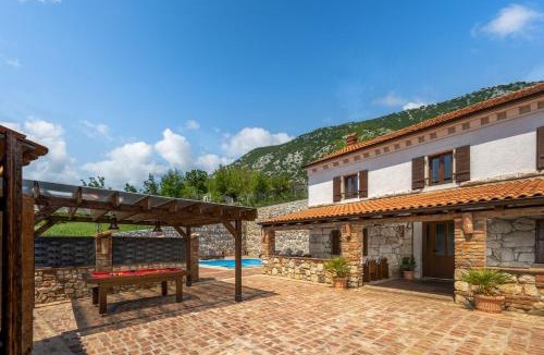 Drivenik Villa | Villa Cupido With Private Pool - Happy Rentals