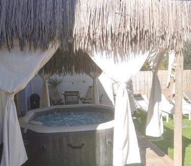 Beziers Villa | Villa d'Aqui, cosy, piscine, jacuzzi