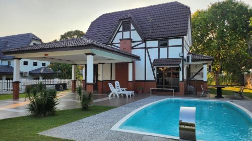 Alor Gajah Villa | Villa D'Astana,A'Famosa Resort Pool-BBQ-Karaoke