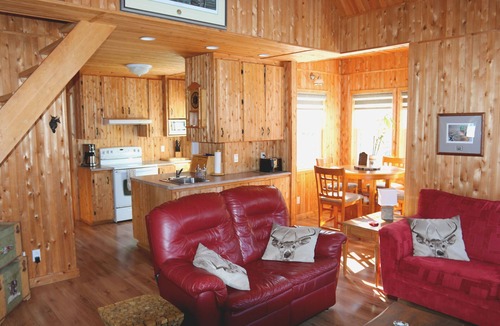 Saint-Simon Ski Chalet | Villa De L'Épervier, Watherfront. Between sea and mountains. Private Hot tube.