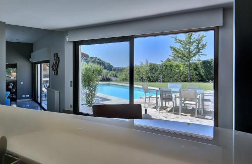 Fontaines-Saint-Martin Villa | Villa d'Exception 330m Piscine 12x6