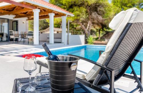 Mirce Villa | Villa Dada