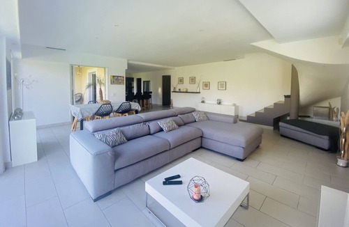 La Gaude Villa | Villa Dans Écrin de Verdure Avec Piscine et Terrain de Boules